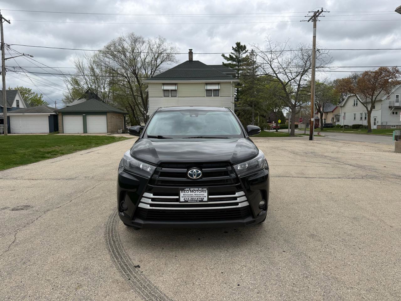 Used 2017 Toyota Highlander Plus AWD/4WD image 2