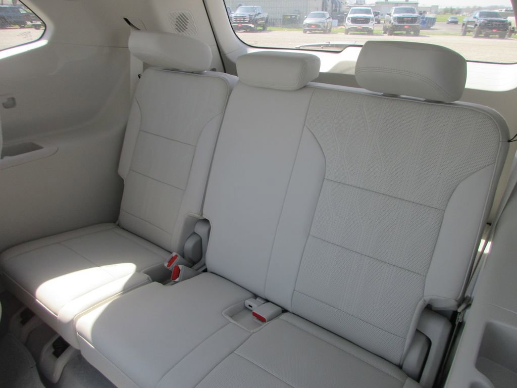 New 2026 Buick Enclave Avenir image 14