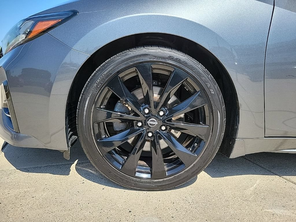 Used 2023 Nissan Maxima SR w/ Sport Mat Group FWD image 9