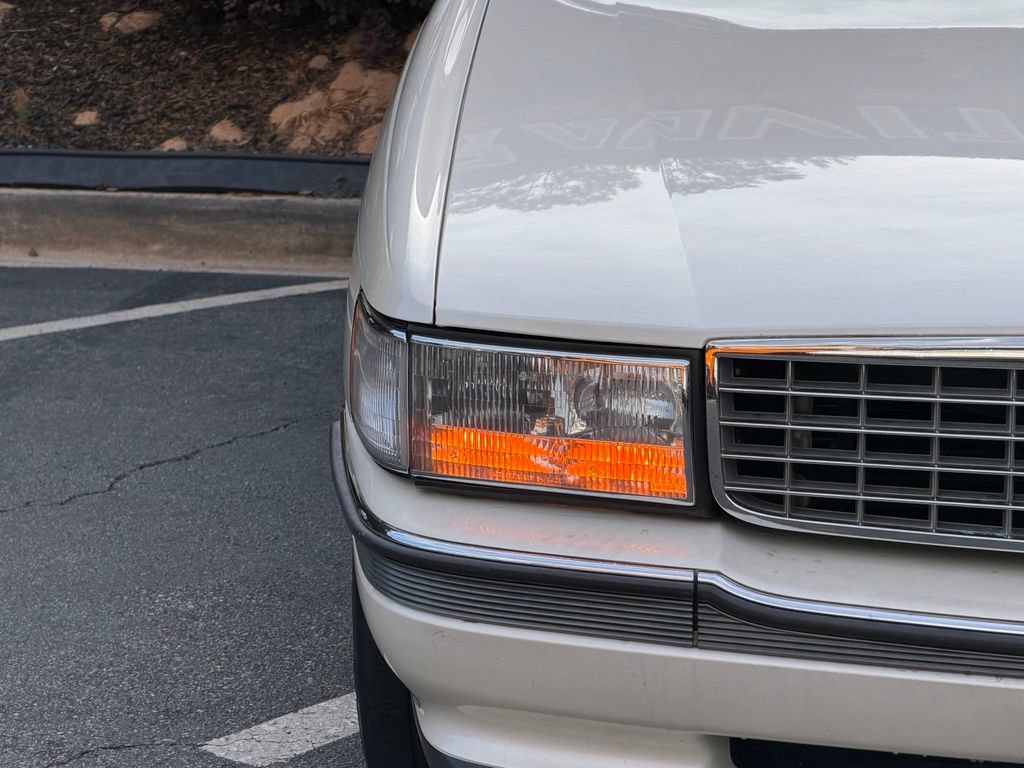 Used 1994 Cadillac De Ville Concours FWD image 4