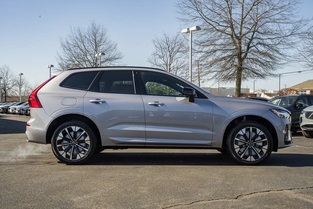 Used 2026 Volvo XC60 T8 Plus AWD/4WD image 4