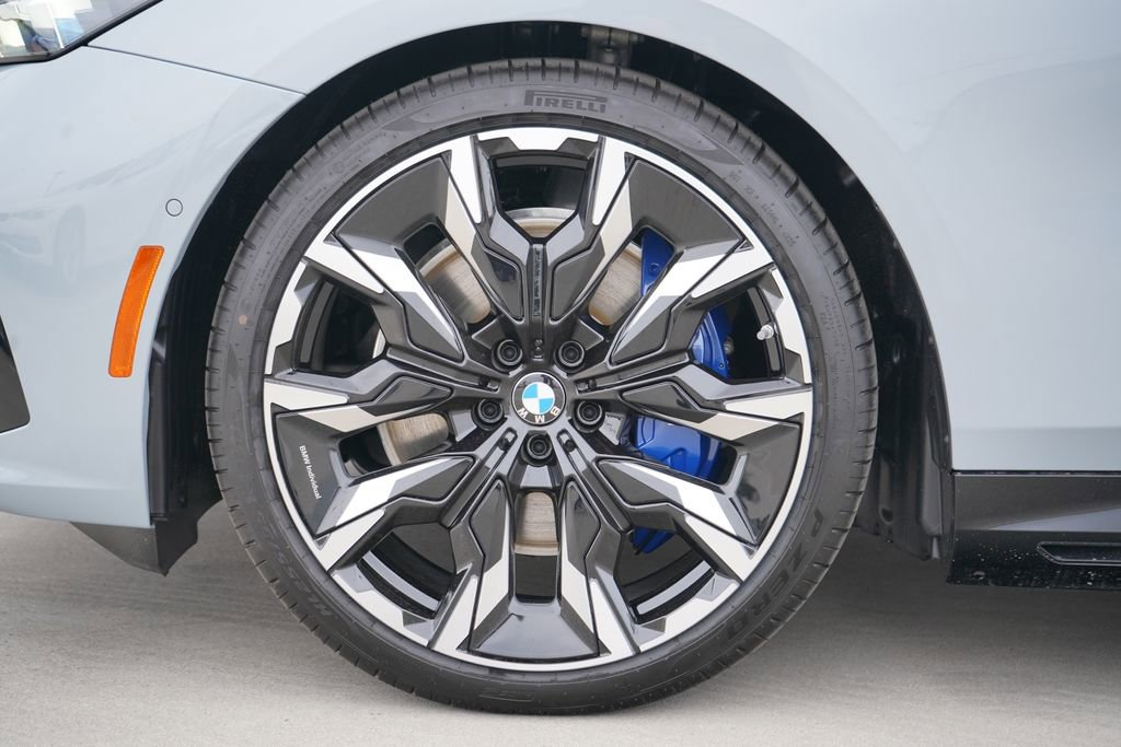 New 2026 BMW i5 eDrive40 w/ M Sport Package RWD image 5
