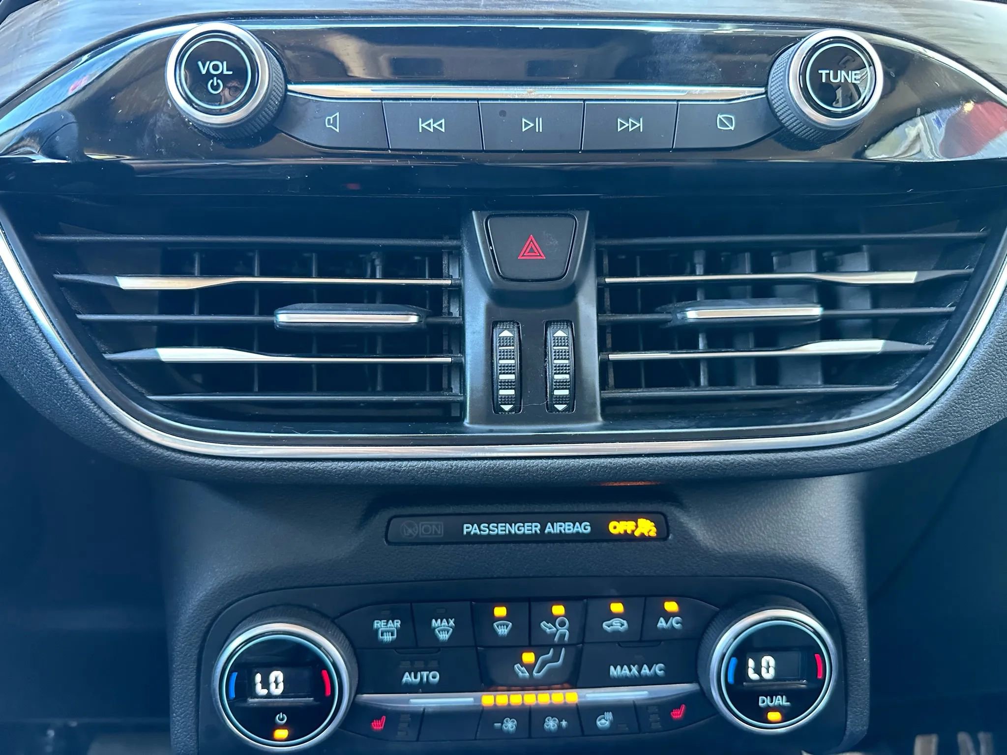 Used 2020 Ford Escape Titanium image 21