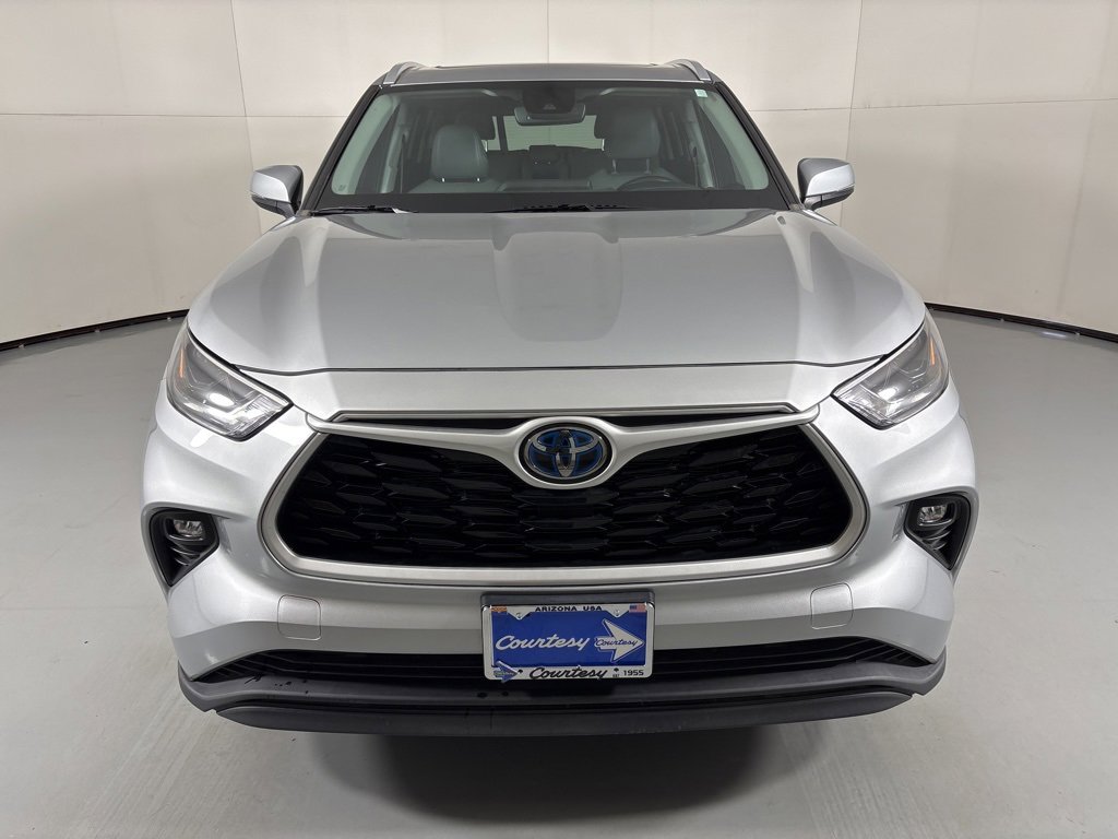 Used 2023 Toyota Highlander XLE image 3