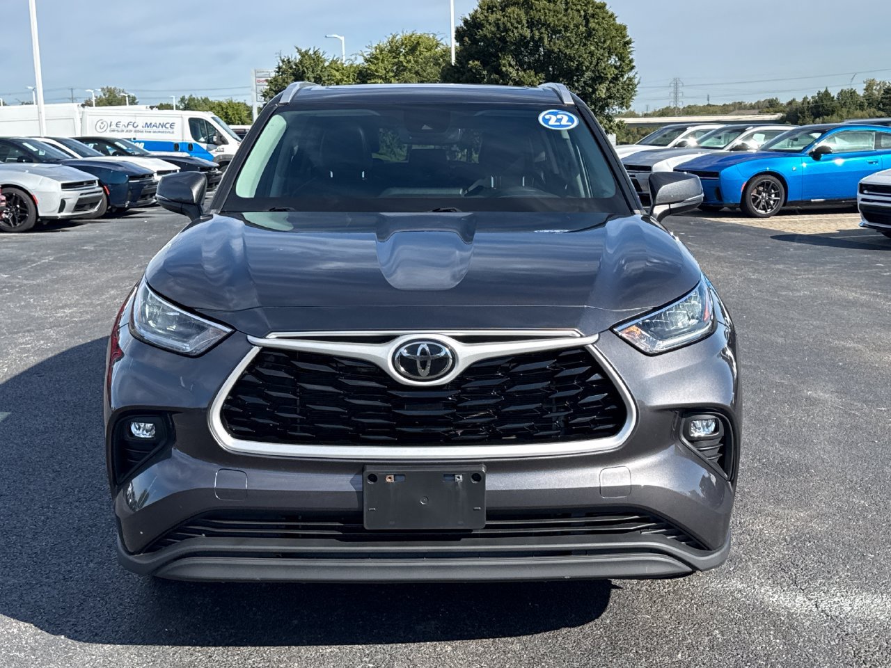 Used 2022 Toyota Highlander XLE AWD/4WD image 7