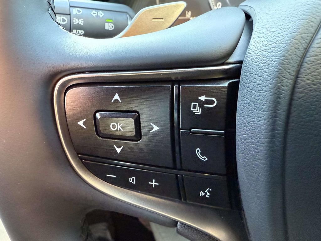 Used 2025 Lexus ES 350 w/ Premium Package image 22