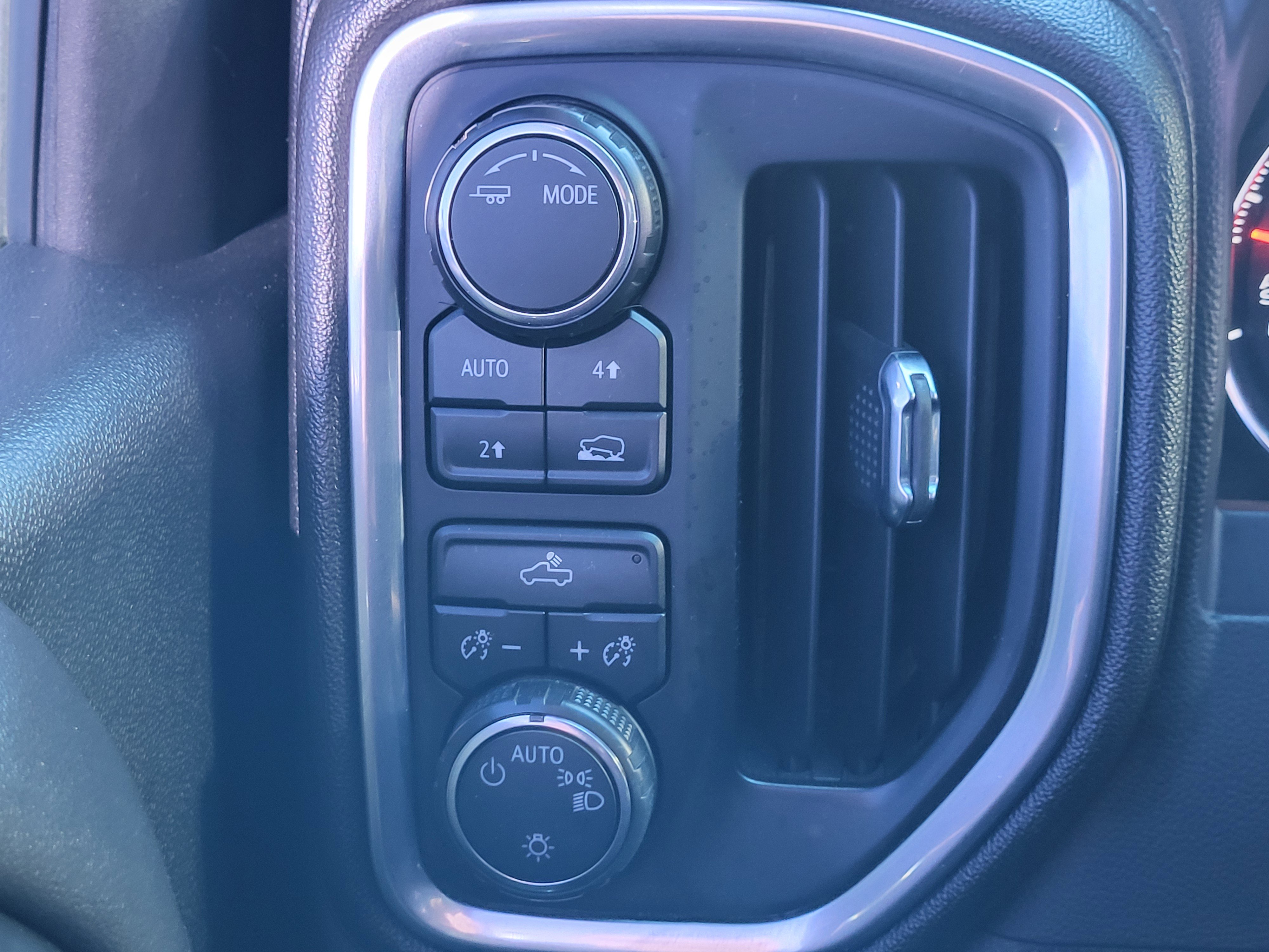 Used 2020 Chevrolet Silverado 1500 LT image 20