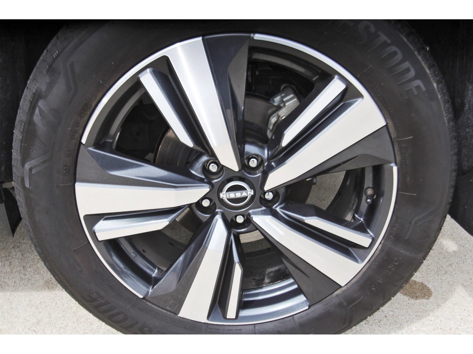 Used 2024 Nissan Rogue SL FWD image 30