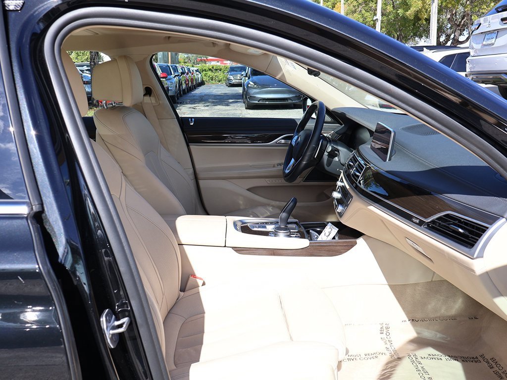 Used 2020 BMW 740i image 32