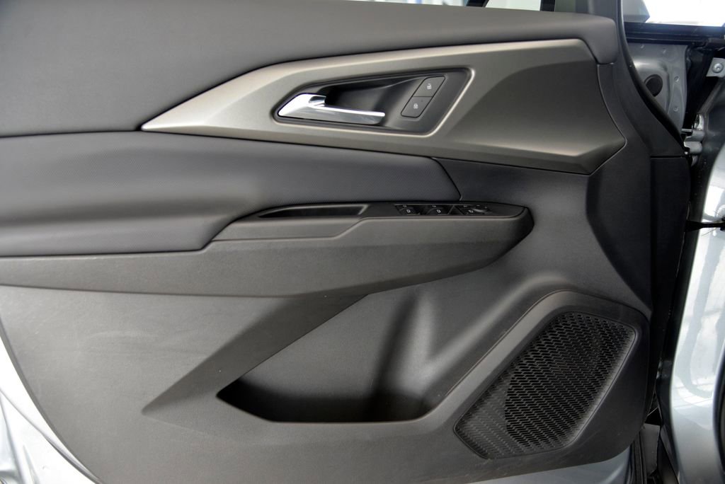 Certified 2025 Chevrolet Equinox EV LT image 14