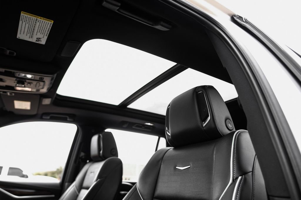 Used 2021 Cadillac Escalade Premium Luxury w/ Driver Assist Tech Package AWD/4WD image 4