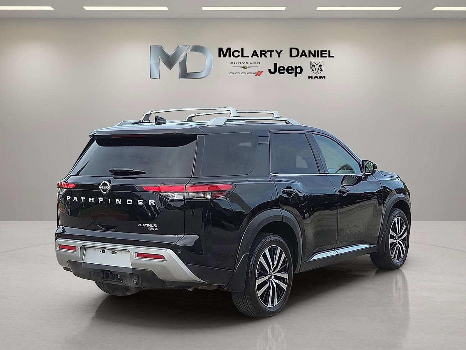 Used 2025 Nissan Pathfinder Platinum w/ Cargo Package AWD/4WD image 5