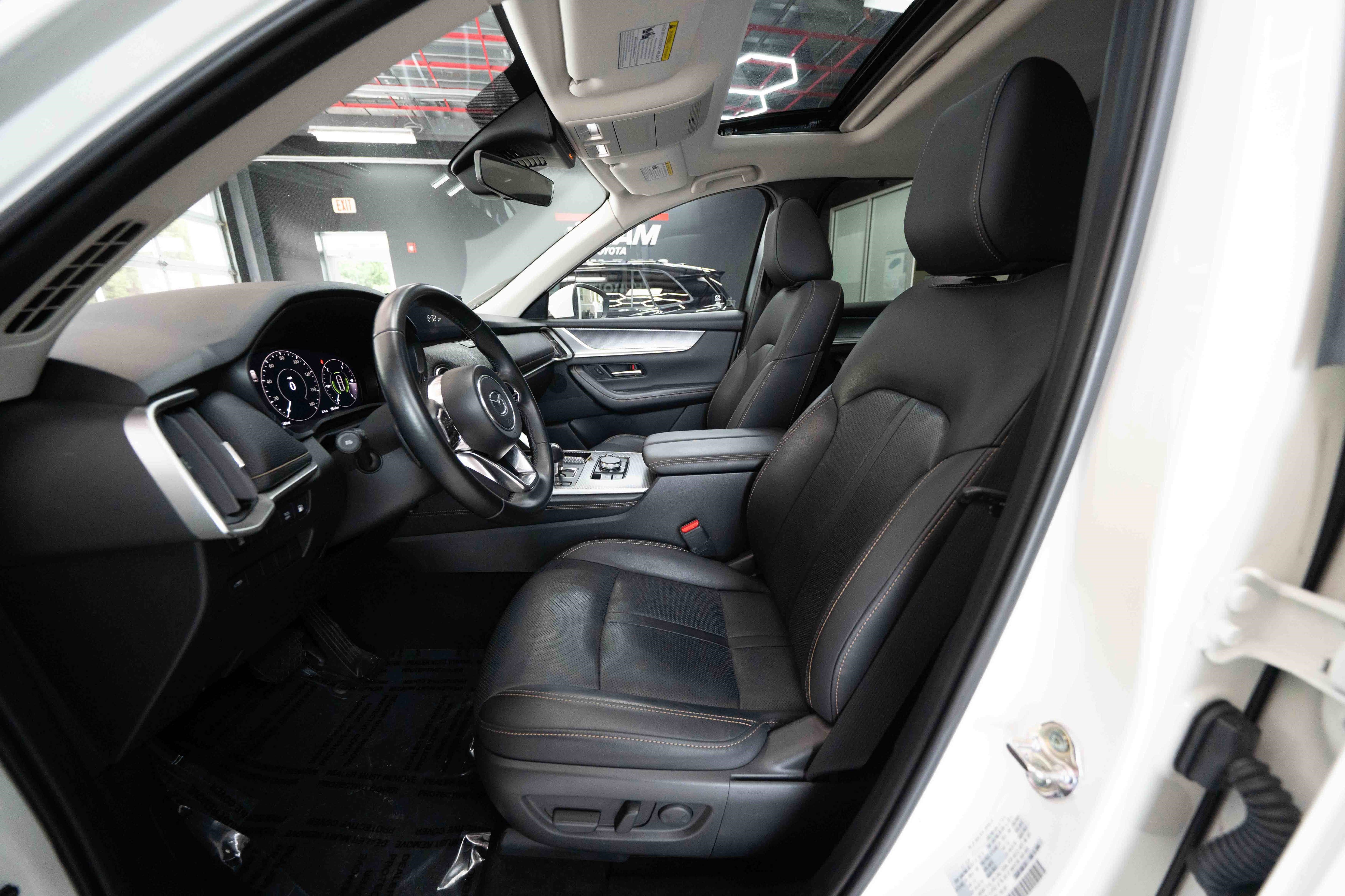 Used 2024 MAZDA CX-90 Plug-In Hybrid w/ Preferred AWD/4WD image 9