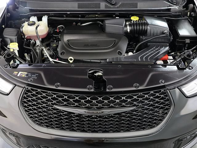 Used 2025 Chrysler Pacifica Limited FWD image 37