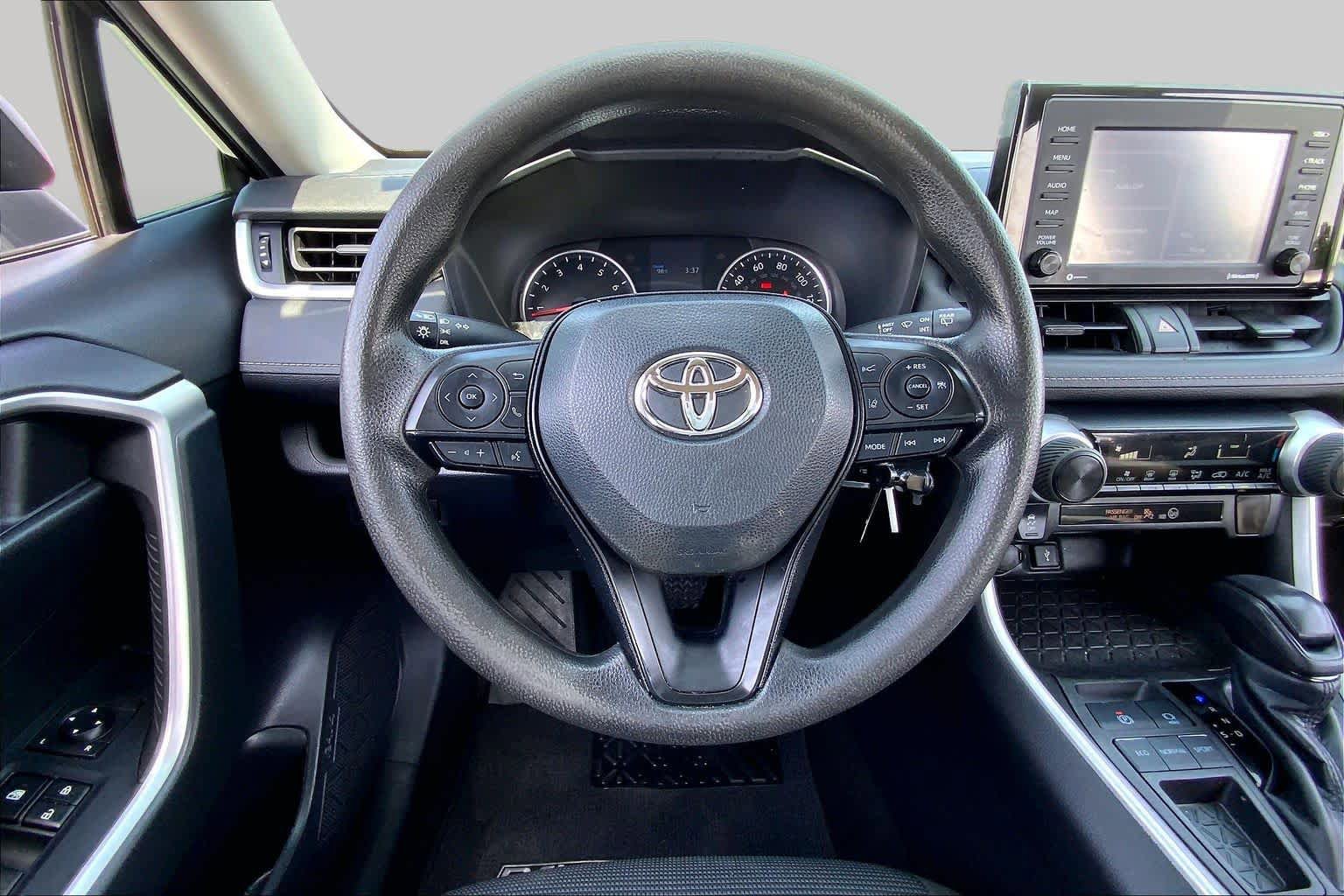 Used 2022 Toyota RAV4 LE FWD image 6