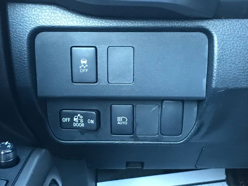 Used 2020 Toyota Tacoma SR5 image 24