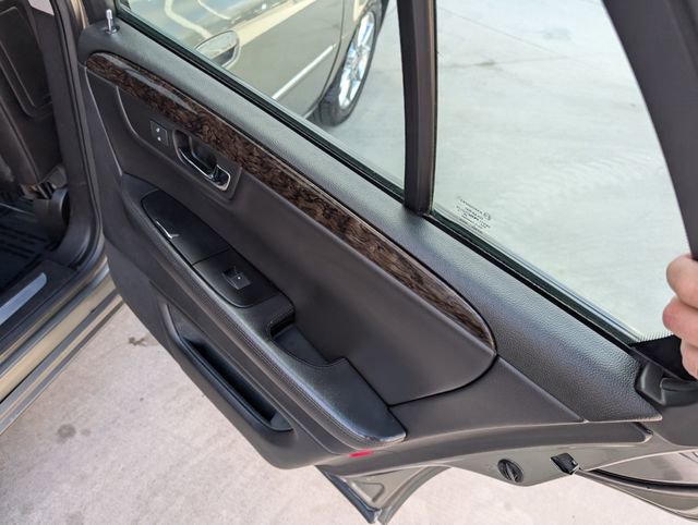 Used 2010 Cadillac DTS Luxury image 26