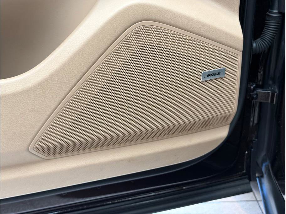 Used 2022 Porsche Cayenne Platinum Edition image 12