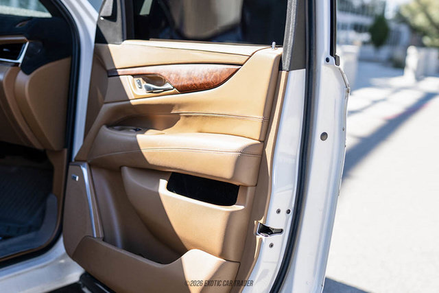Used 2017 Cadillac Escalade Platinum AWD/4WD image 35