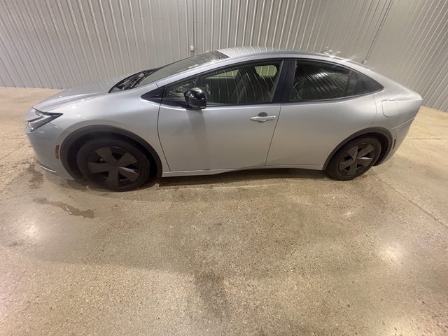 Used 2024 Toyota Prius LE image 2