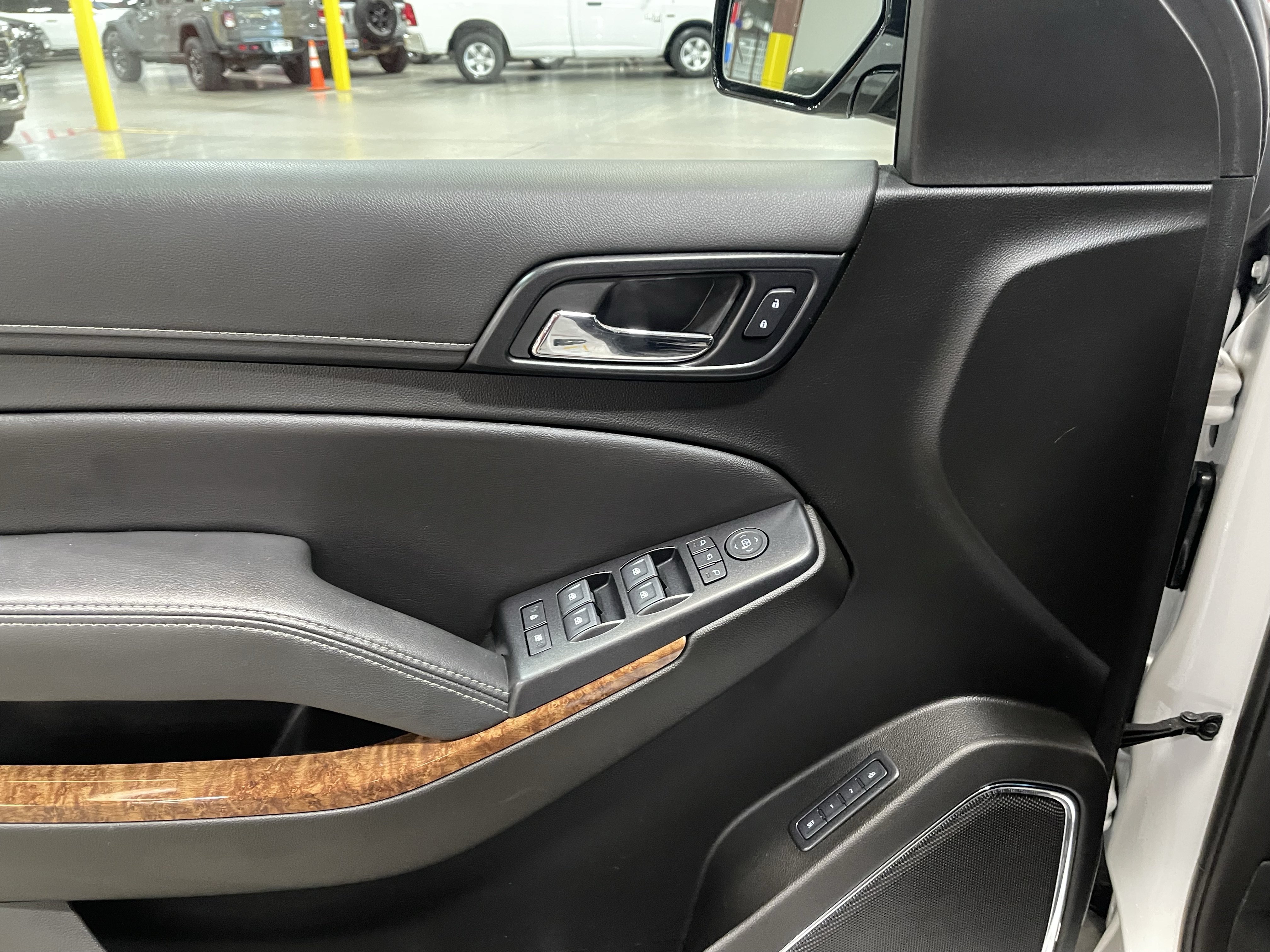 Used 2019 Chevrolet Suburban Premier AWD/4WD image 19