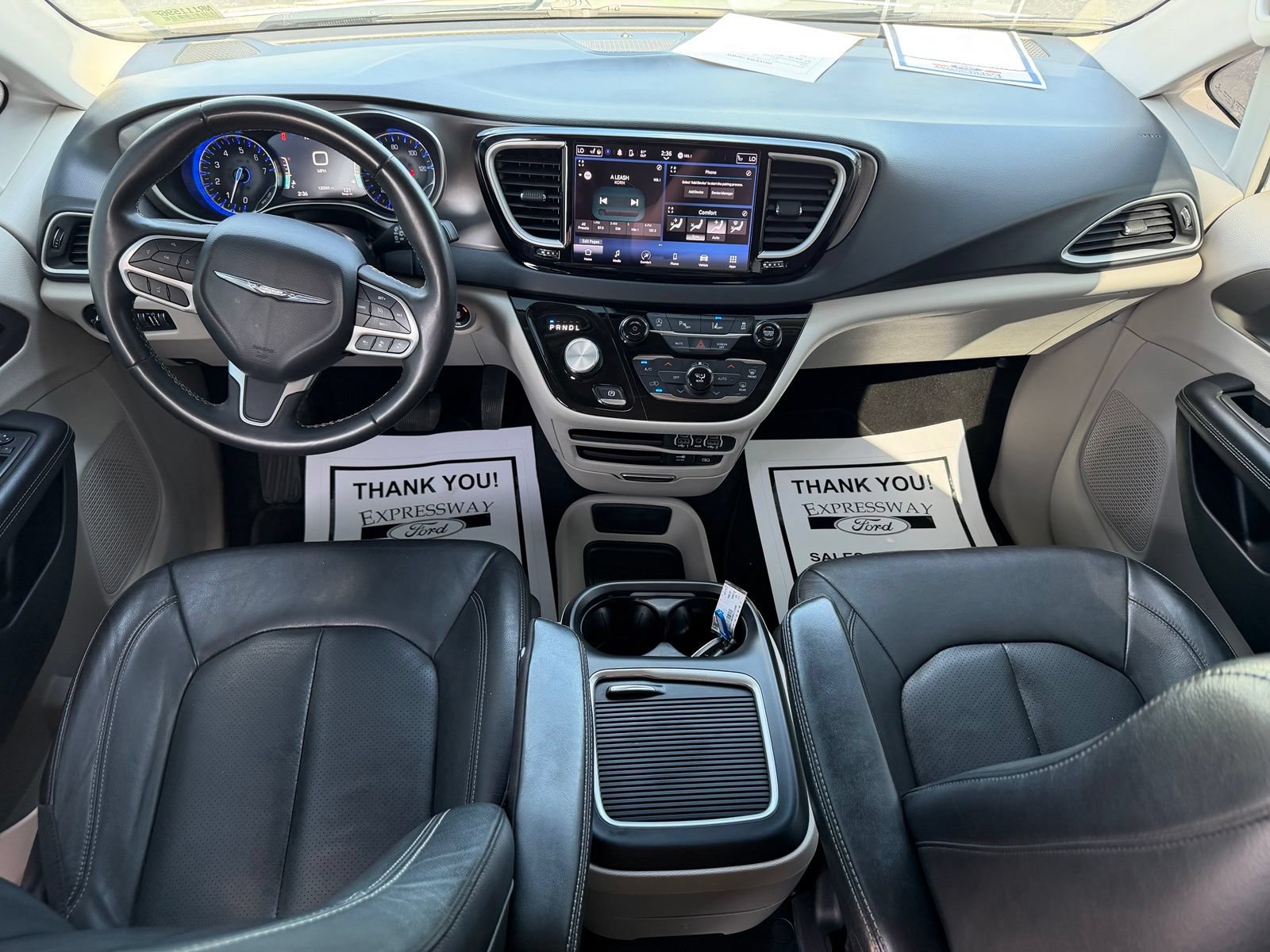 Used 2022 Chrysler Pacifica Touring-L FWD image 17