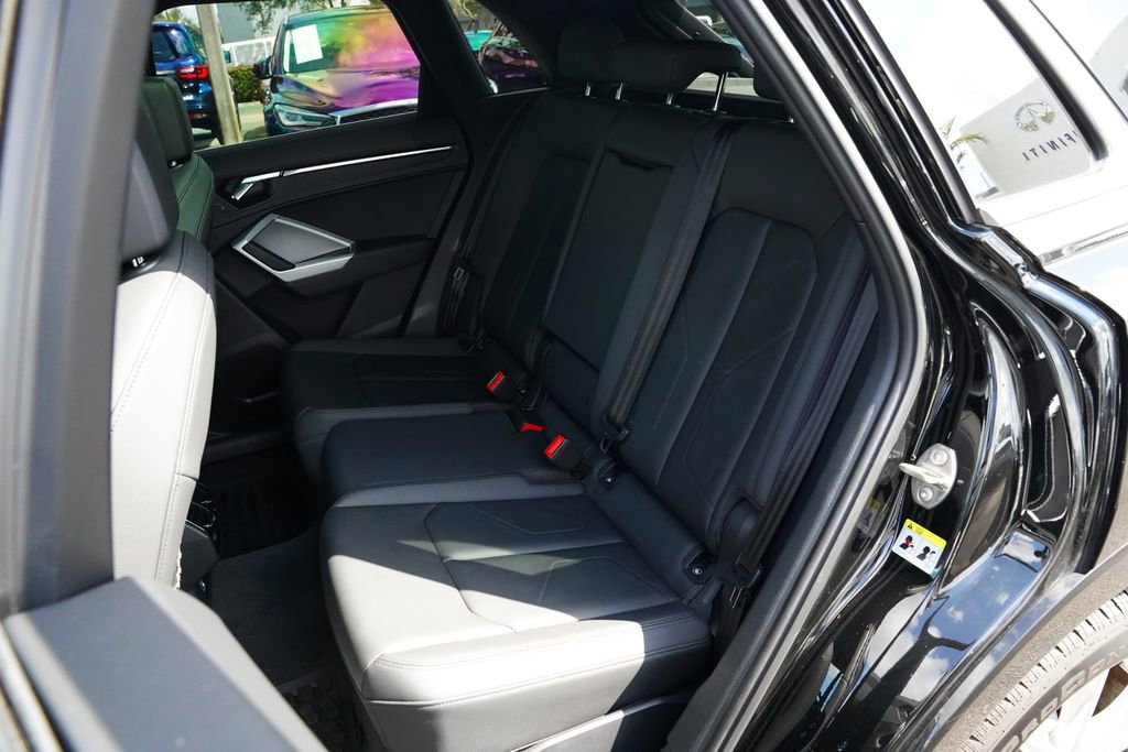 Used 2021 Audi Q3 2.0T Premium w/ Convenience Package AWD/4WD image 16