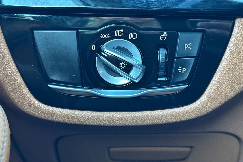 Used 2023 BMW 530e w/ Convenience Package image 30