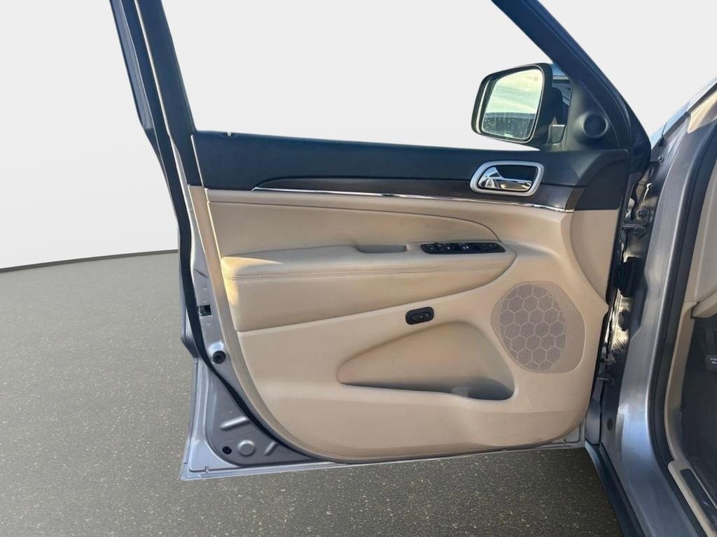 Used 2018 Jeep Grand Cherokee Limited image 10