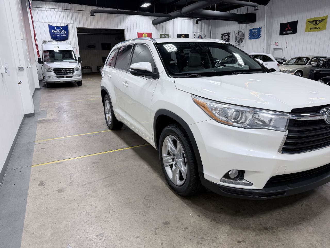 Used 2016 Toyota Highlander Limited FWD image 18