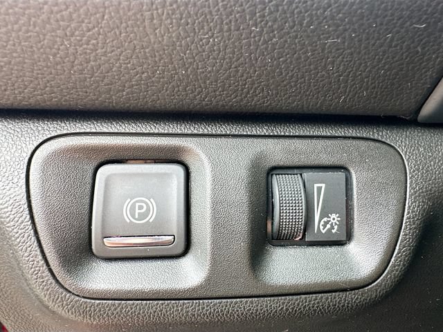 Used 2023 GMC Acadia SLT w/ LPO, Floor Liner Package FWD image 11