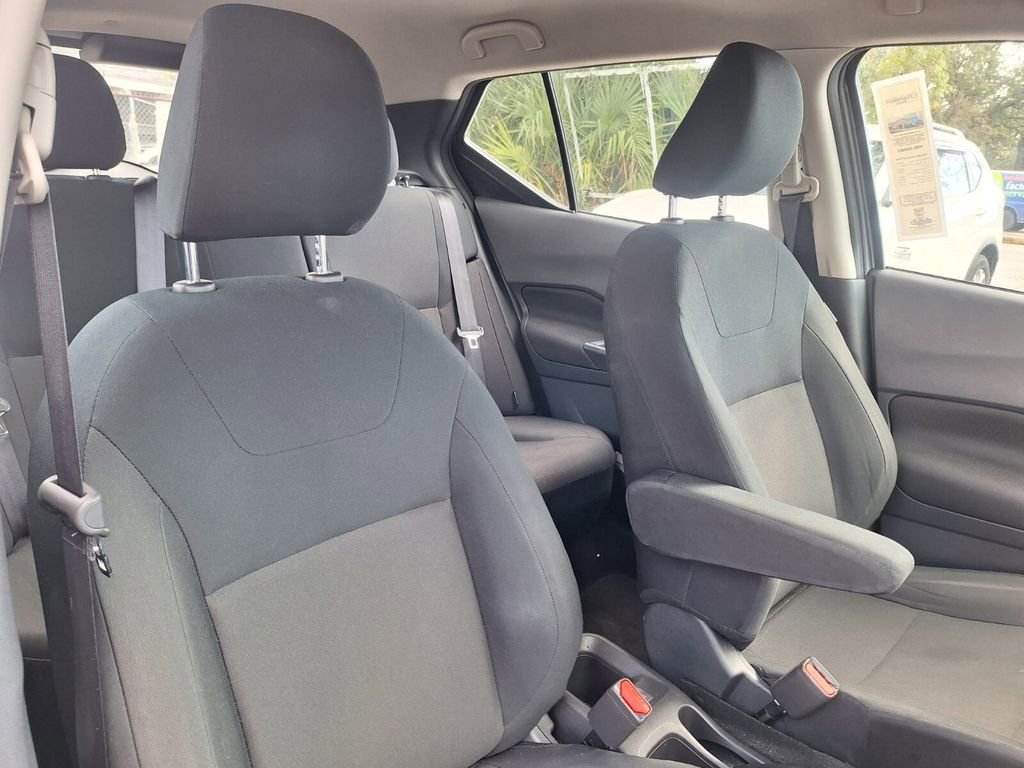 Used 2024 Nissan Kicks S image 28