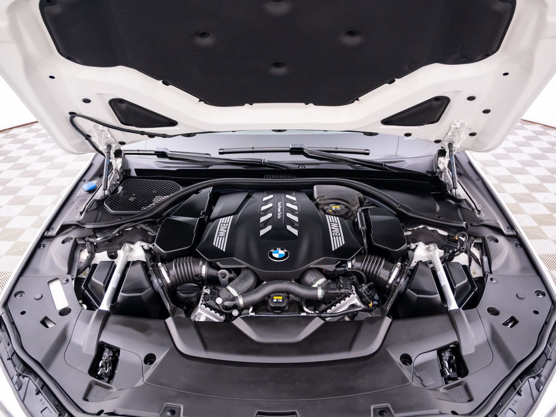 Certified 2022 BMW 750i xDrive AWD/4WD image 32