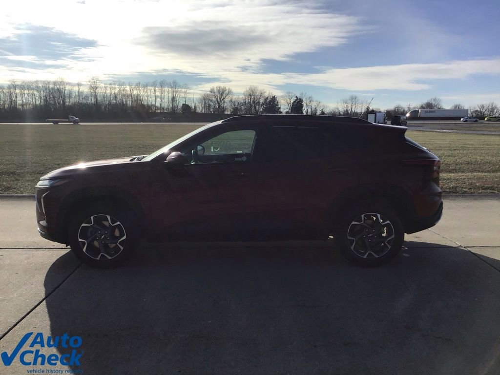 Used 2025 Chevrolet Trax LT w/ LT Convenience Package image 6