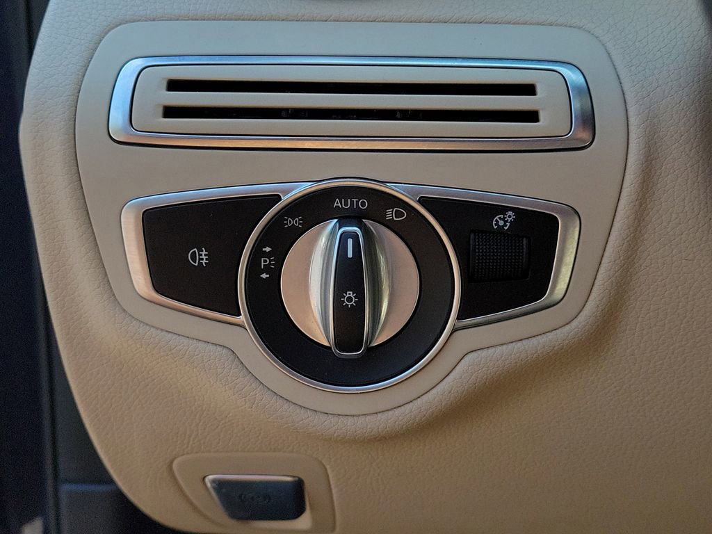 Used 2020 Mercedes-Benz C 300 4MATIC Sedan image 30