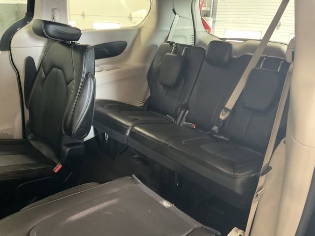 Used 2024 Chrysler Pacifica Touring-L image 19