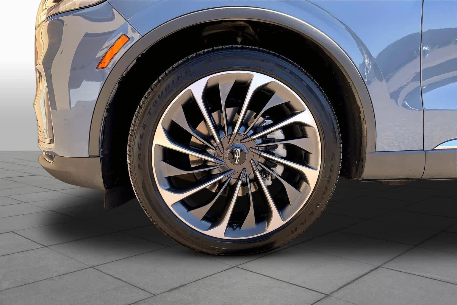 Certified 2025 Lincoln Aviator Reserve w/ Luxury Package RWD image 11