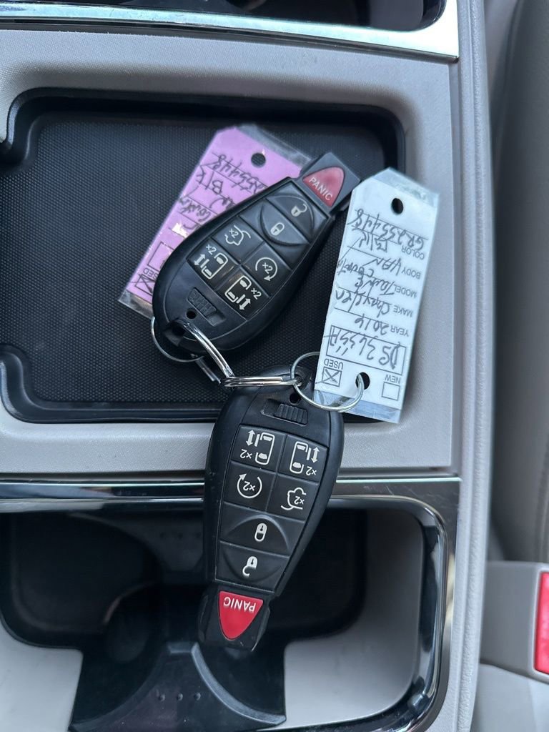 Used 2016 Chrysler Town & Country Touring w/ Driver Convenience Group image 33