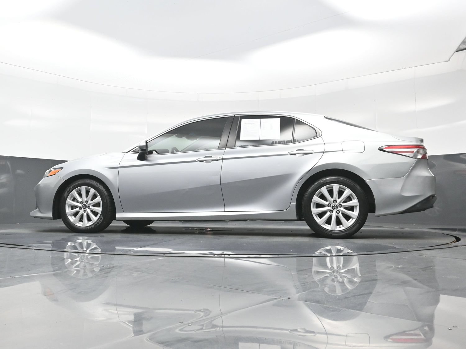 Used 2019 Toyota Camry LE FWD image 28