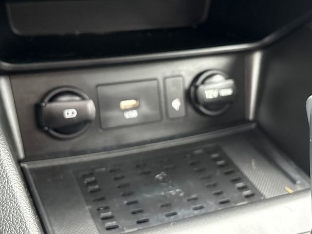 Used 2023 Hyundai Kona Limited AWD/4WD image 18