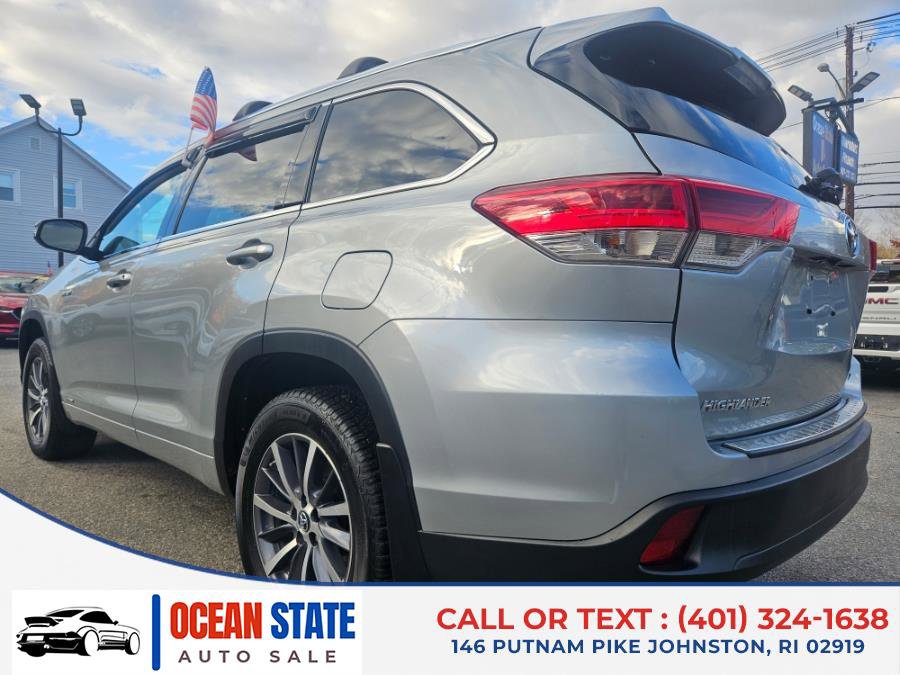 Used 2017 Toyota Highlander XLE image 3