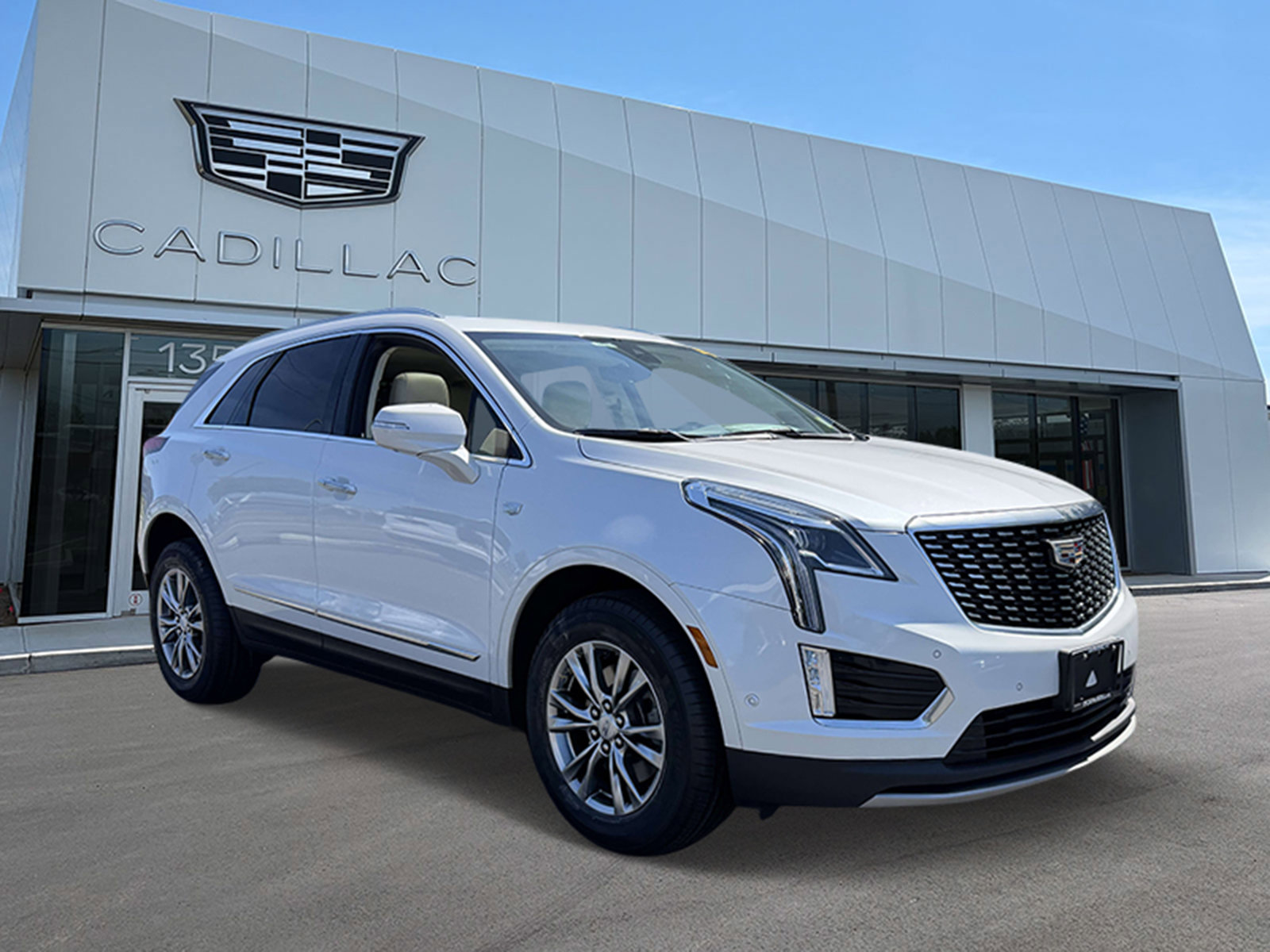 Certified 2023 Cadillac XT5 Premium Luxury w/ Technology Package AWD/4WD image 3