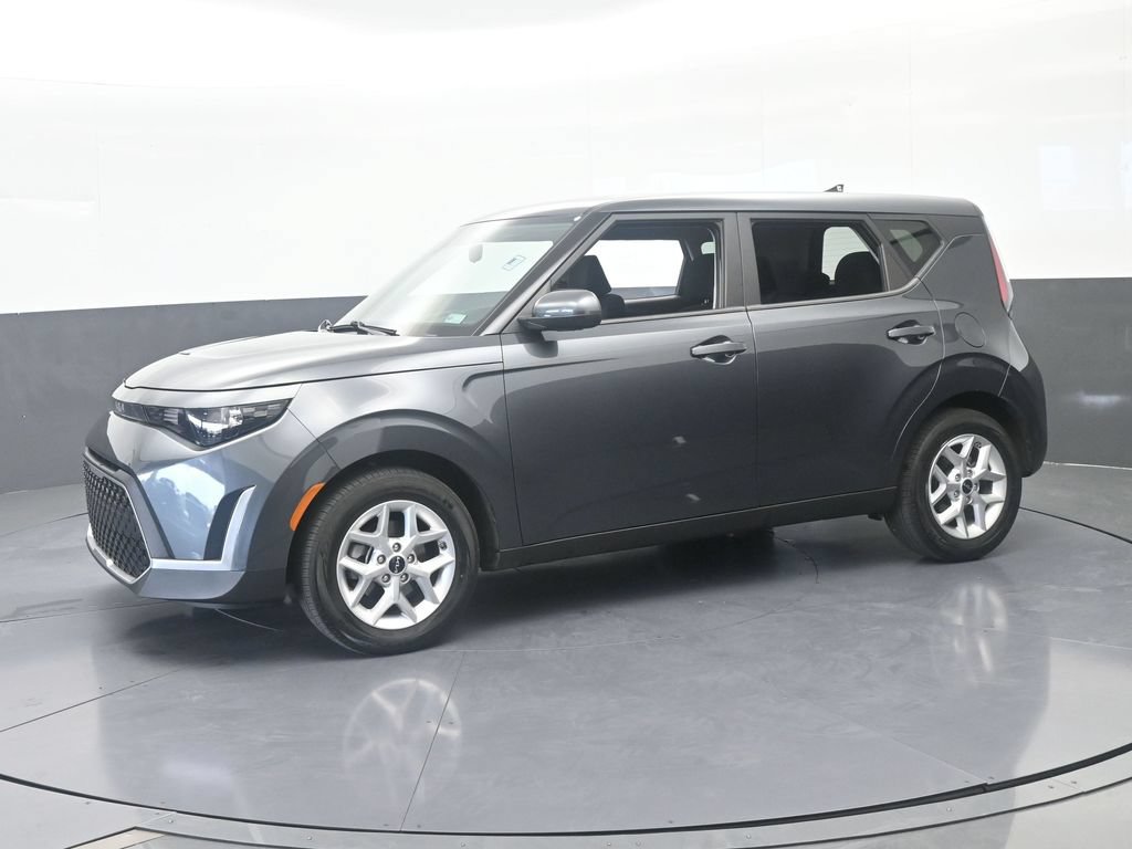 Used 2024 Kia Soul LX w/ Option Group 015 FWD image 2