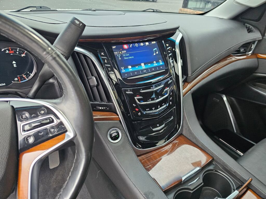 Used 2016 Cadillac Escalade Premium image 25