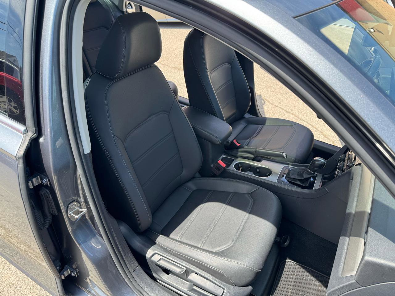 Used 2020 Volkswagen Passat 2.0T SE image 18