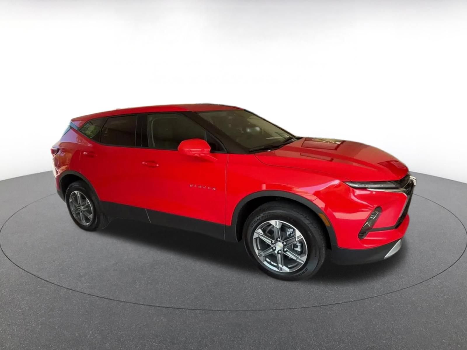 Used 2025 Chevrolet Blazer LT FWD image 2