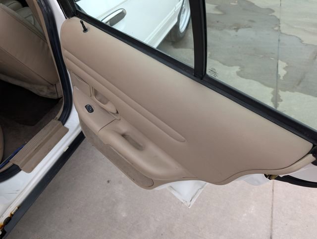 Used 2002 Ford Crown Victoria LX image 23