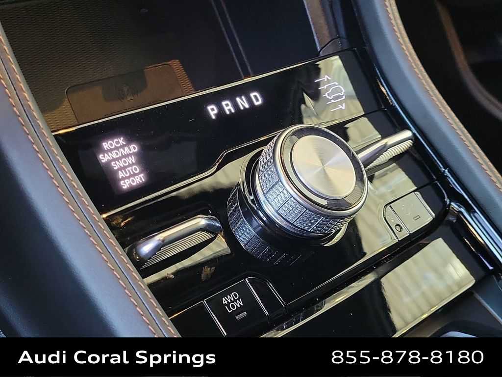 Used 2025 Jeep Grand Cherokee Summit AWD/4WD image 17