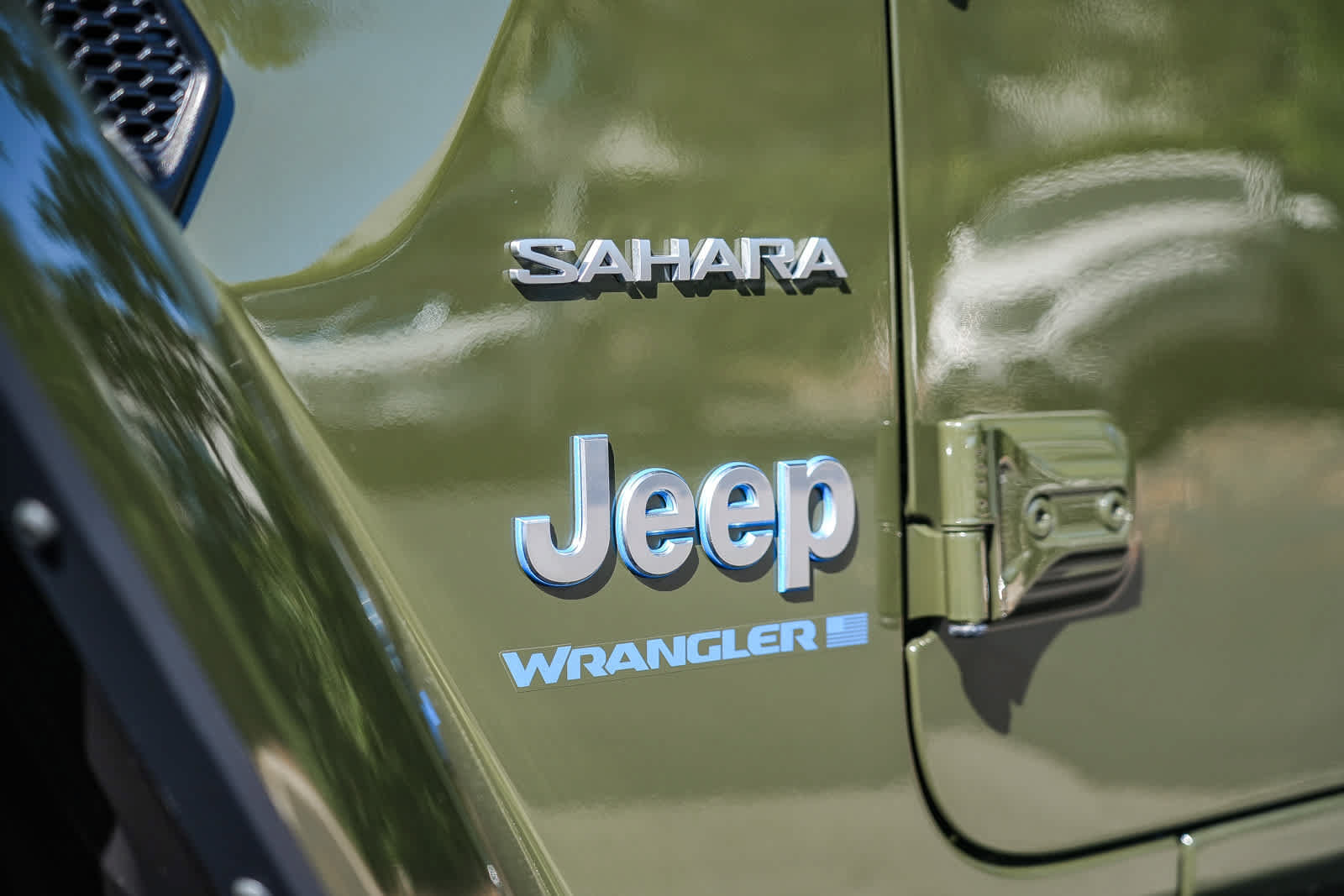 Used 2023 Jeep Wrangler Unlimited Sahara w/ Cold Weather Group AWD/4WD image 3