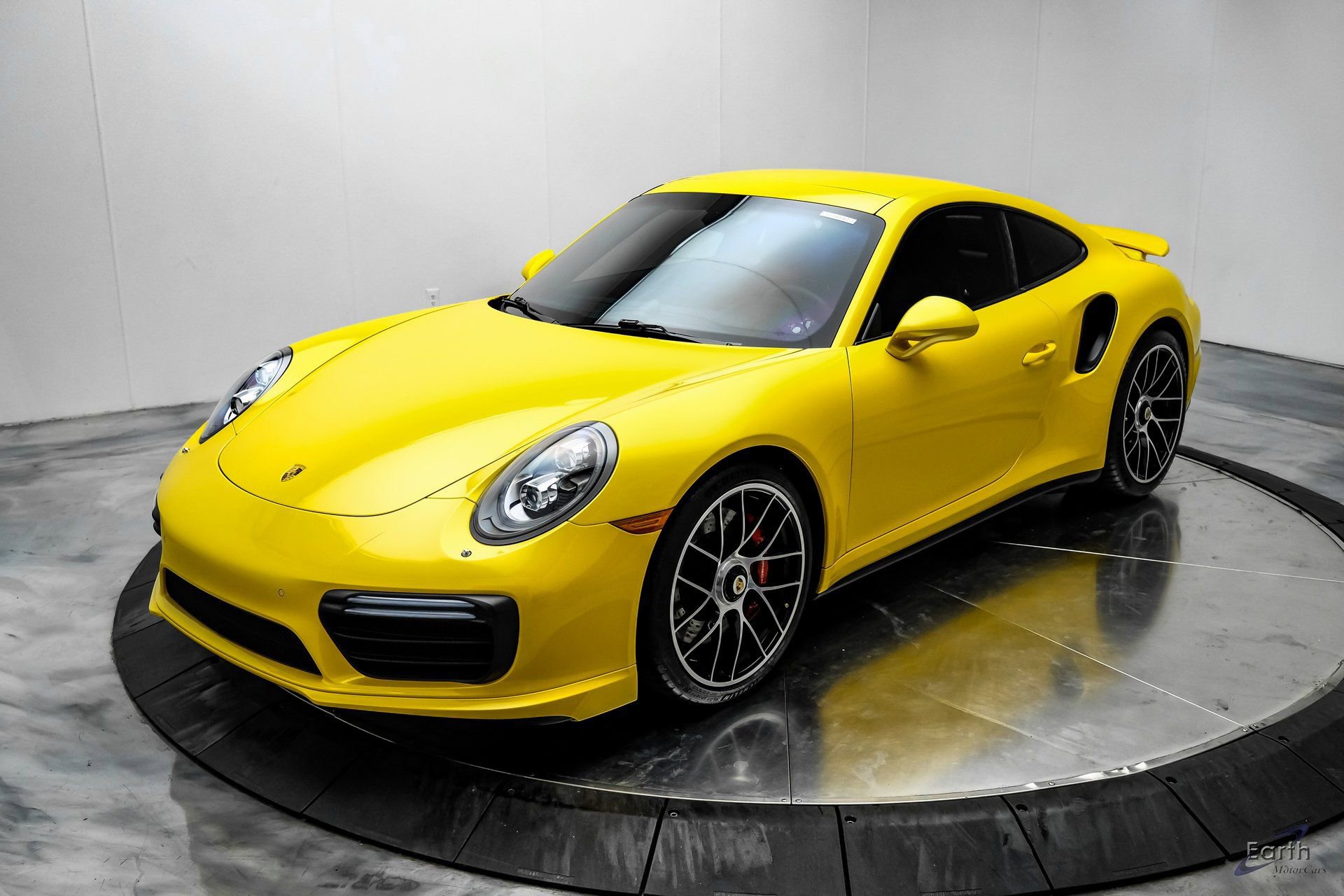Used 2018 Porsche 911 Turbo S image 4